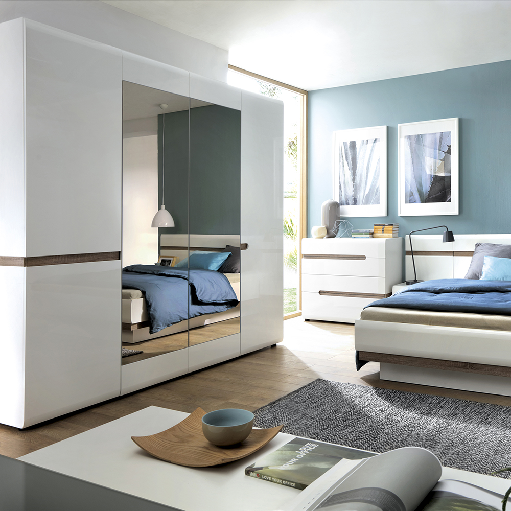 Chelsea Bedroom 4 Drawer Chest in White with a Truffle Oak Trim - Image 3